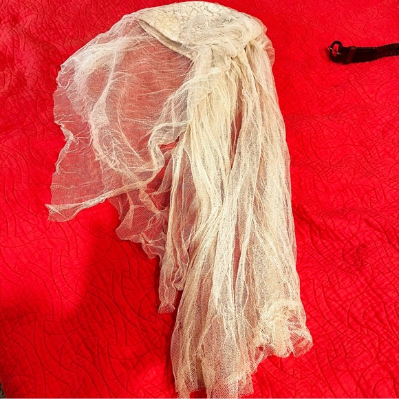 Vintage Wedding Veil cream - Picture 2 of 4